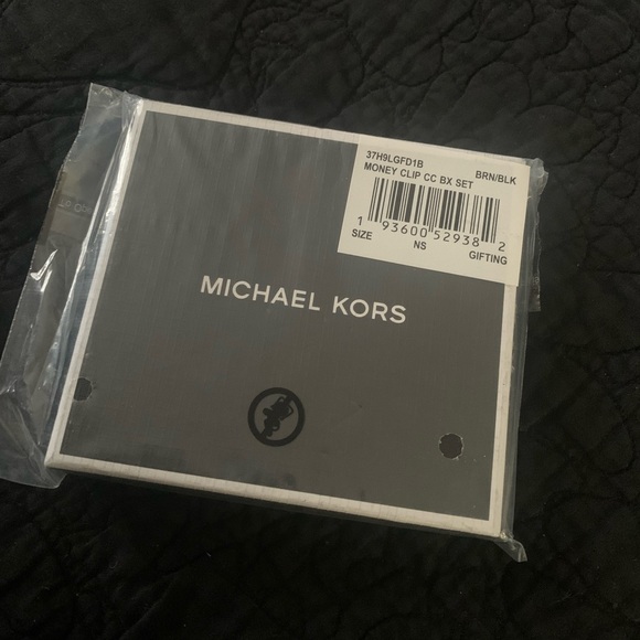 Michael Kors Brown MK Monogram Money Clip & Card Holder Set - Picture 5 of 6